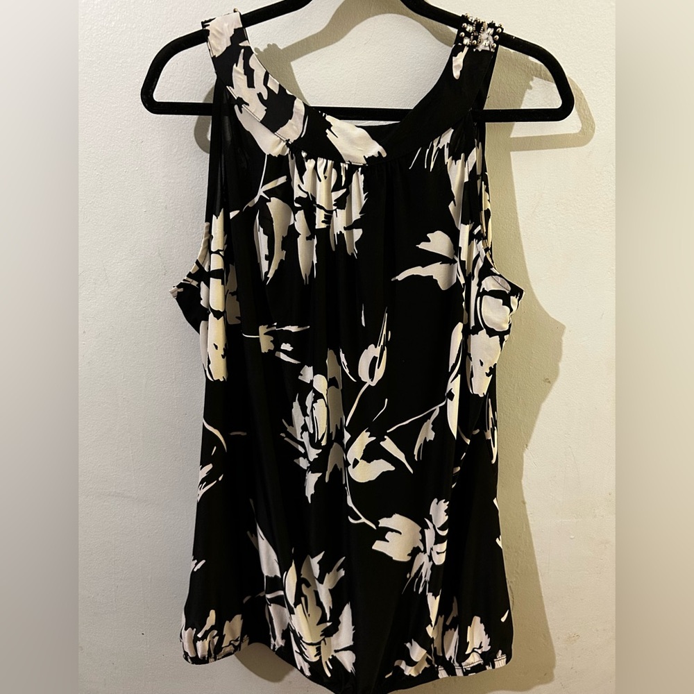 INC International Concepts Black & White large floral rose Embellished Blouse 1X - Picture 4 of 14